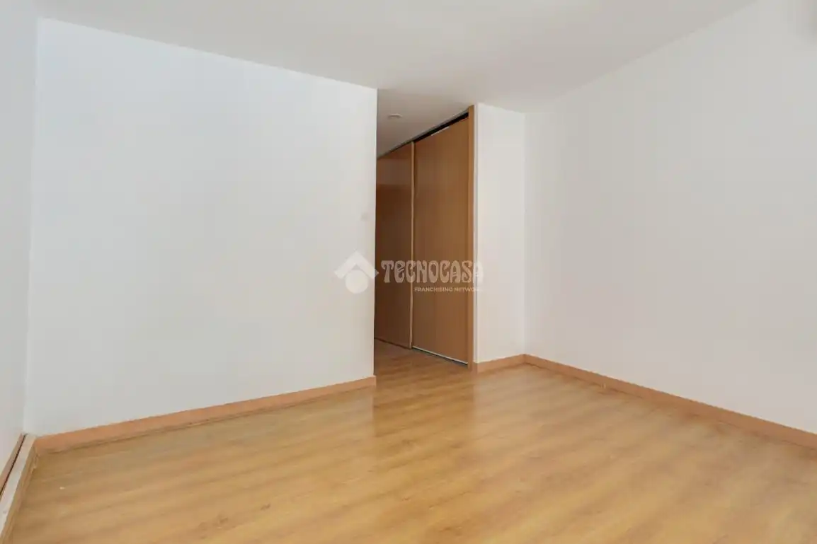 Habitación de Casa adosada en venta en Terrassa con Aire acondicionado, Terraza y Trastero