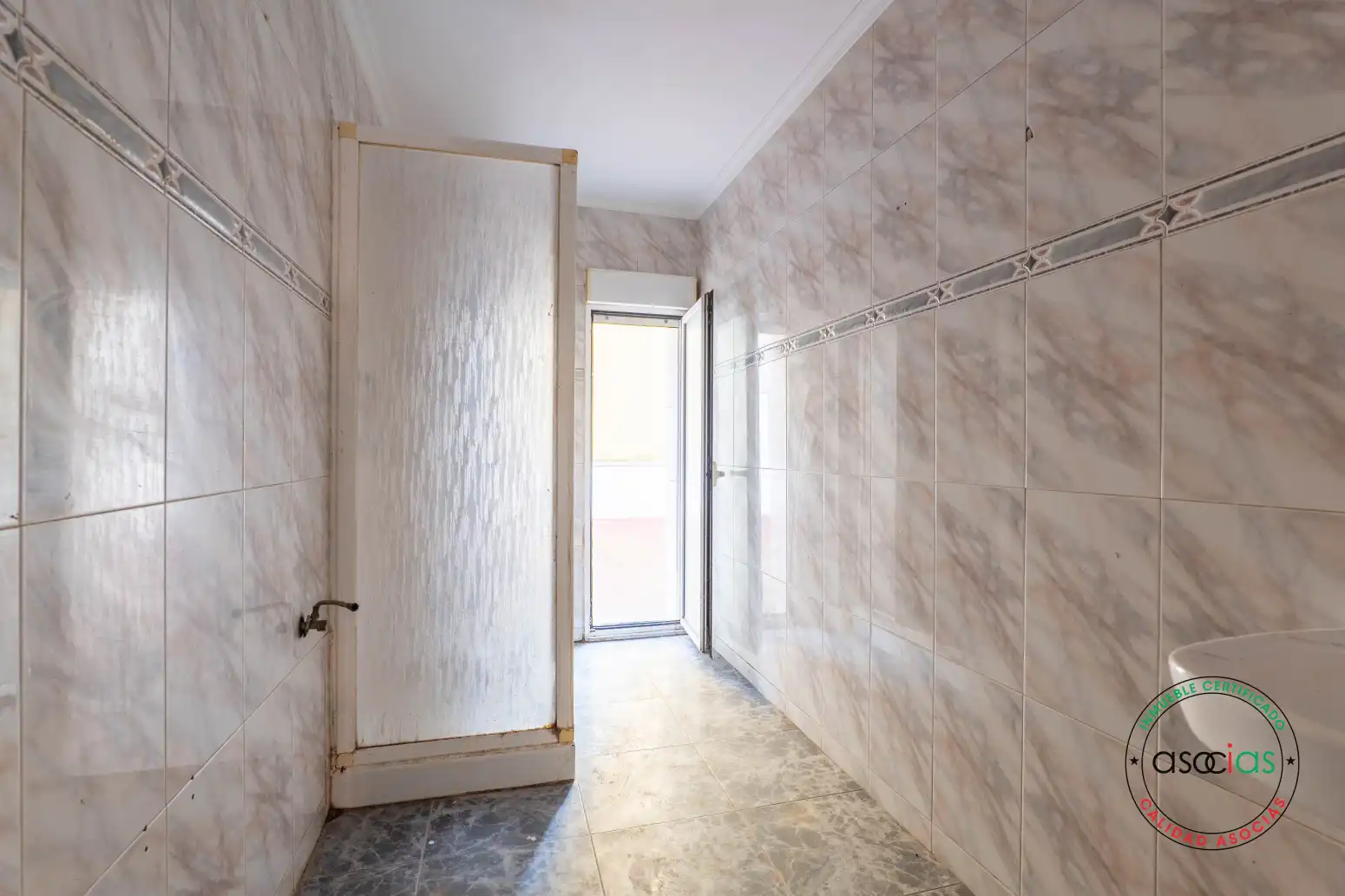 Badezimmer von Wohnung zum Verkauf in Gijón  mit Heizung, Parkett und Balkon