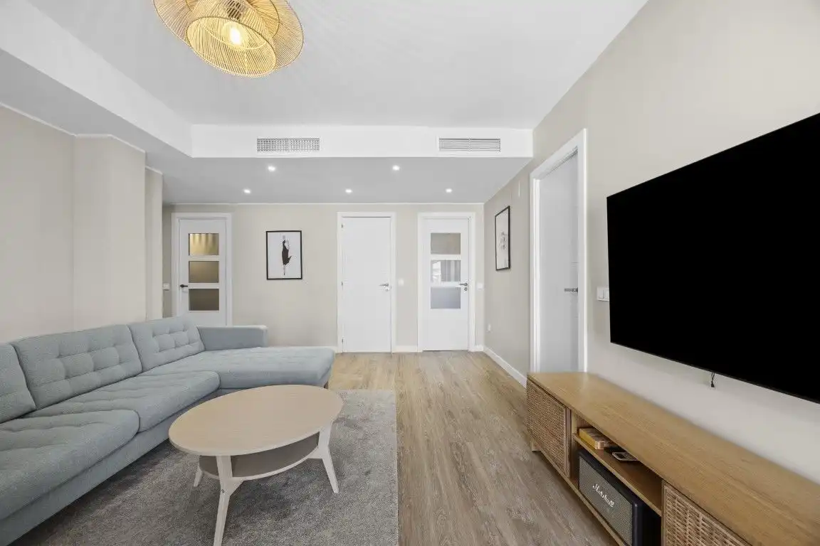 Sala d'estar de Apartament en venda en Benalmádena amb Aire condicionat, Calefacció i Moblat