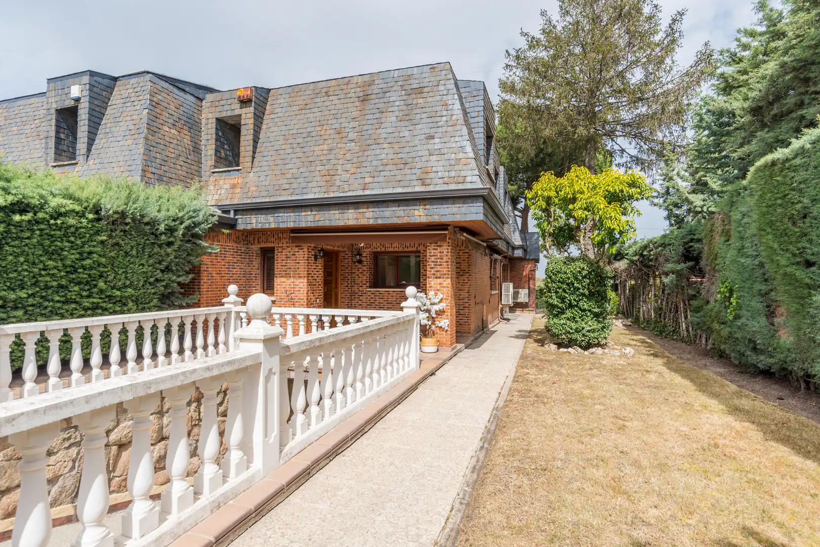 Exterior view of Houses for sale in Pozuelo de Alarcón  with Air Conditioner, Heating and Private garden
