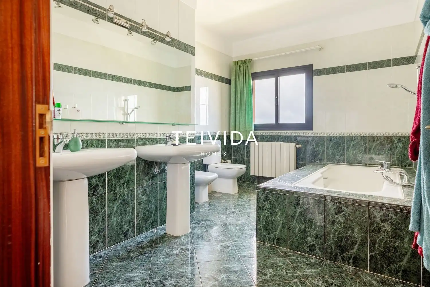 Bathroom of Houses for sale in Tacoronte  with Air Conditioner, Terrace and Storage room