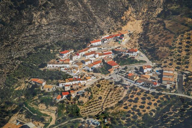 Casa-chalet en Venta en  YESARES BAJO AG OLIVARES en Moclín