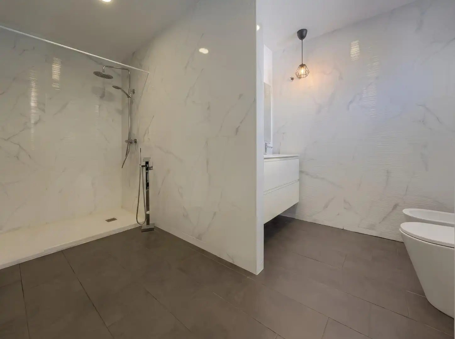 Bathroom of Houses for sale in Tomares  with Air Conditioner, Private garden and Terrace