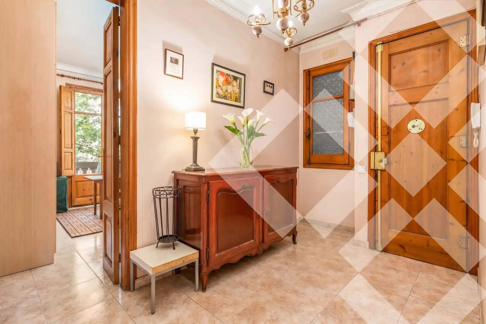 Wohnung zum Verkauf in Barcelona mit Heizung, Ofen und Balkon