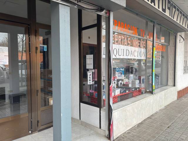 Local comercial en Alquiler en Pont de Molins en Portazgo