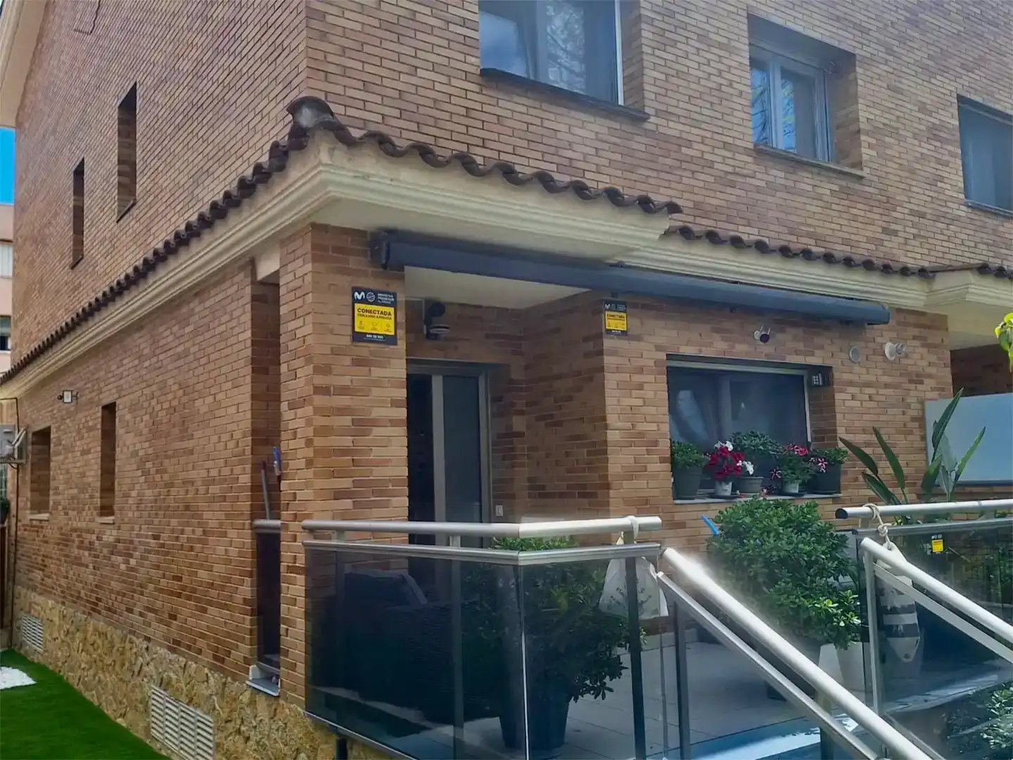 Außenansicht von Einfamilien-Reihenhaus zum Verkauf in Salou mit Klimaanlage, Schwimmbad und Balkon