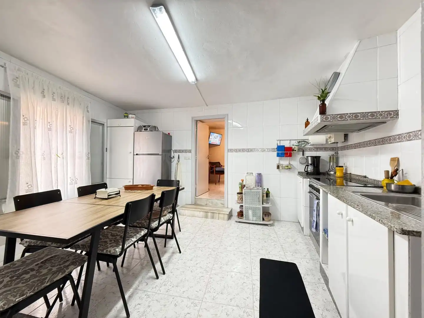 Küche von Einfamilien-Reihenhaus zum Verkauf in Boiro mit Möbliert
