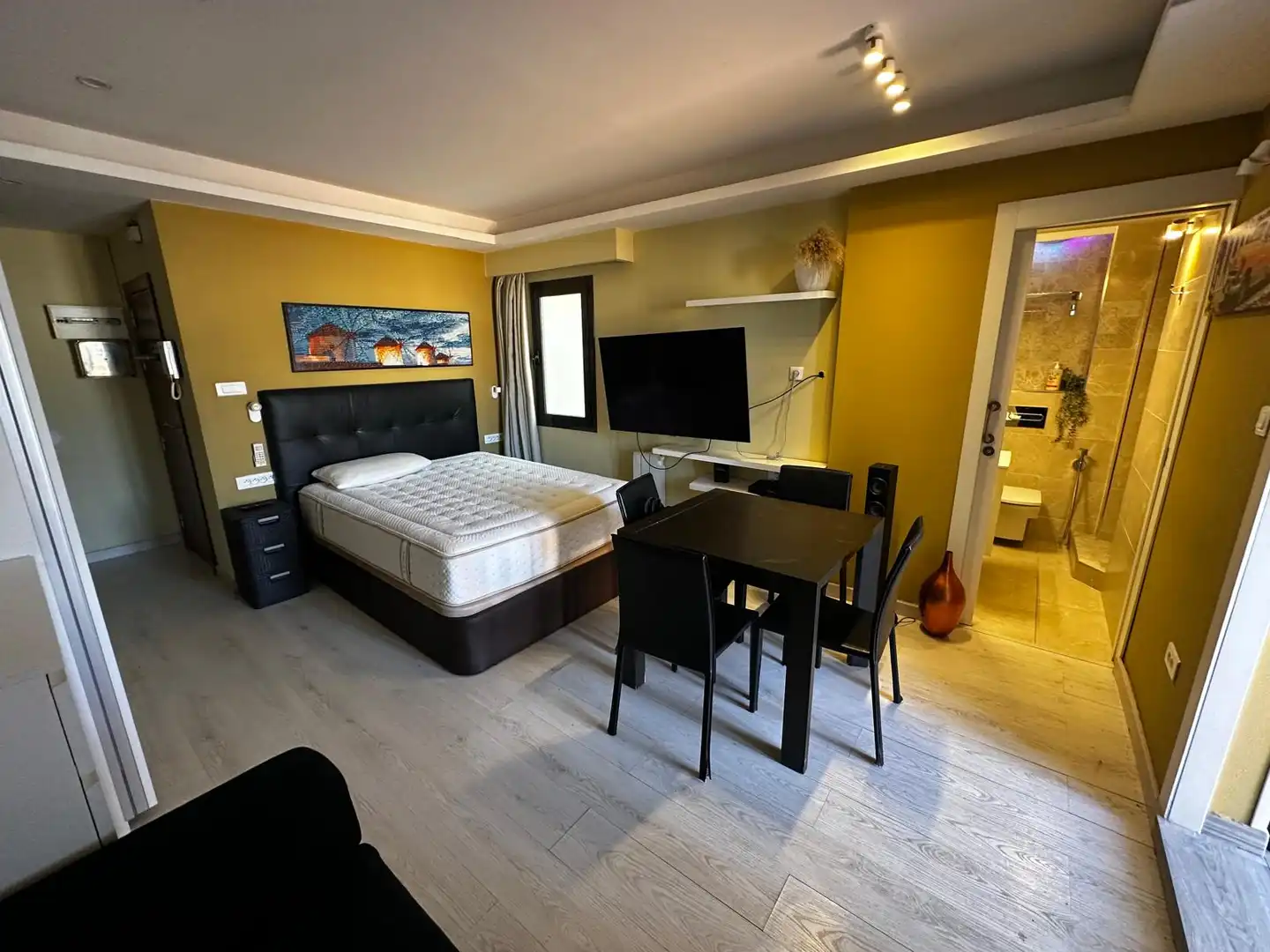 Schlafzimmer von Dachboden zum Verkauf in Barcelona mit Balkon