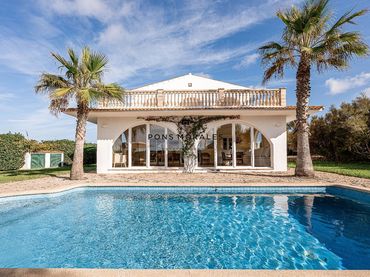 Detached house with balcony for sale in Cala en Blanes