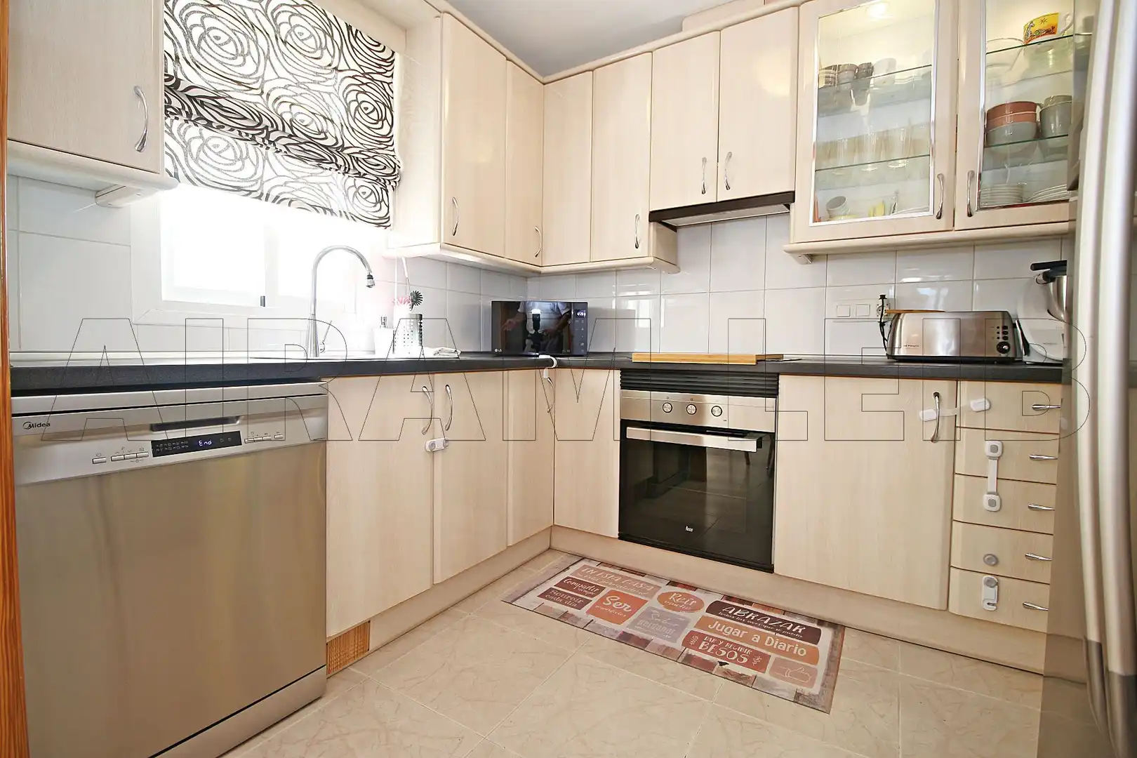 Kitchen of Flat for sale in Gran Via de Colom