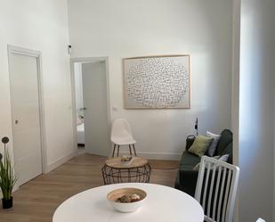 Sala d'estar de Apartament en venda en  Madrid Capital