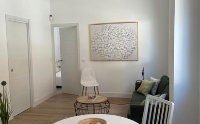 Sala d'estar de Apartament en venda en  Madrid Capital