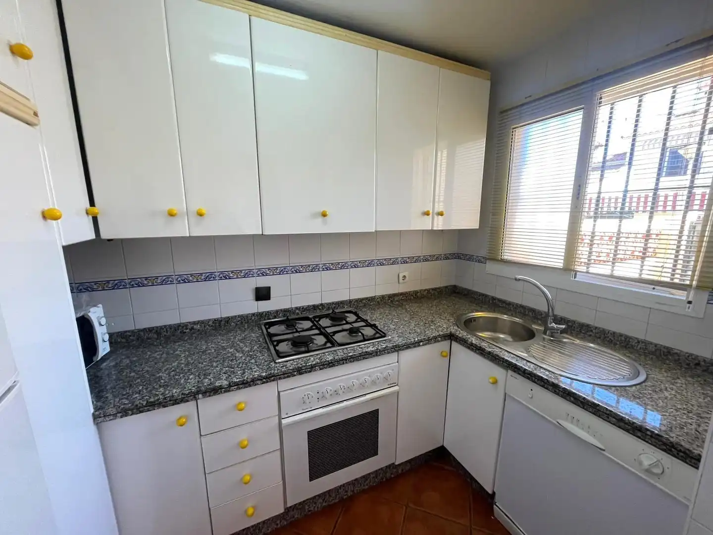 Cuina de Casa adosada en venda en El Portil amb Moblat i Balcó