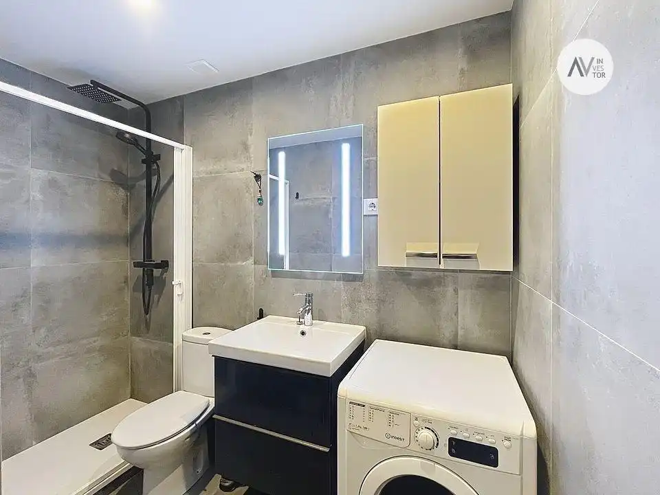 Baño de Oficina de alquiler en Barcelona con Terraza y Amueblado