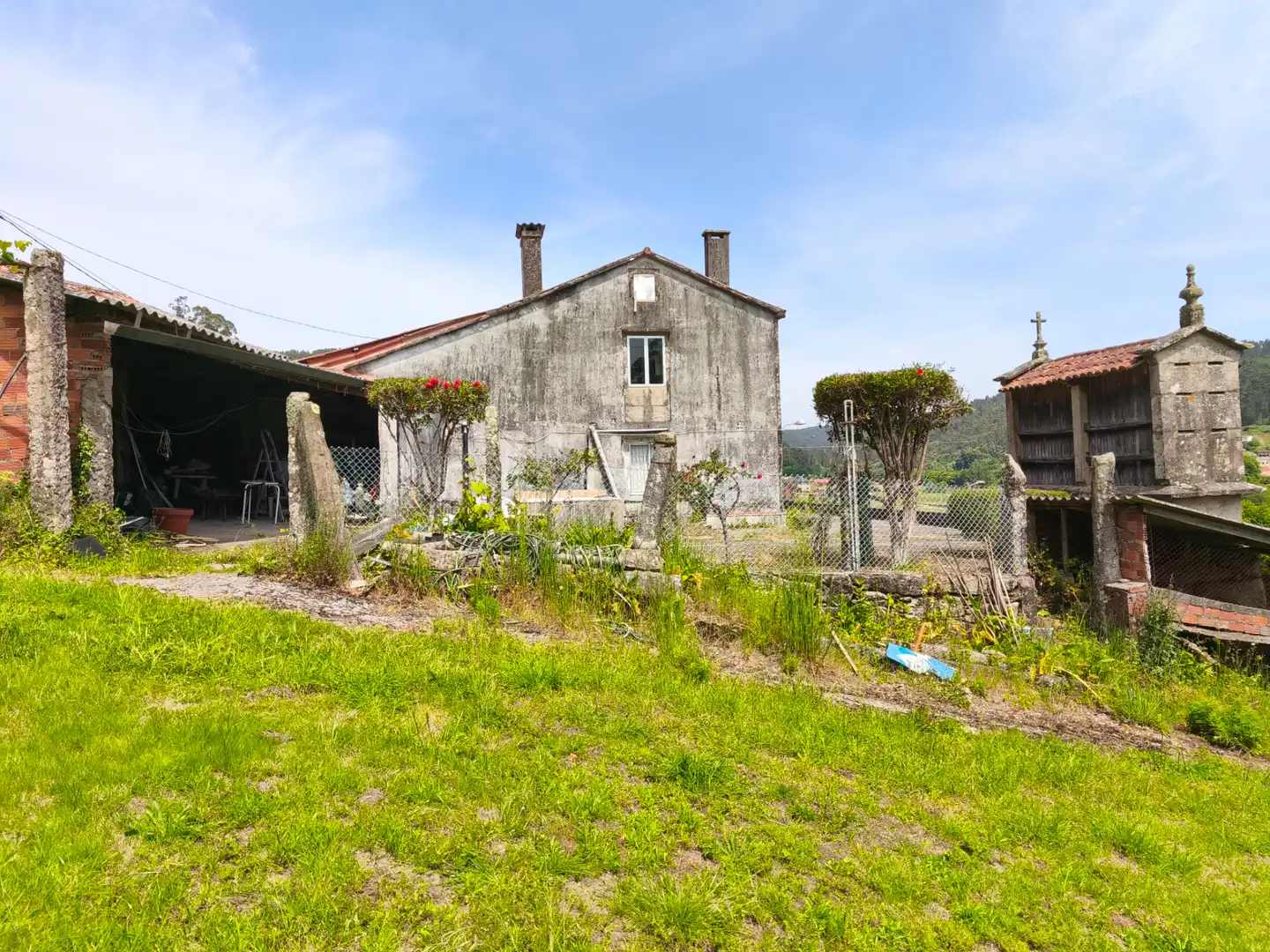 Vista exterior de Casa o xalet en venda en Santiago de Compostela  amb Jardí privat, Terrassa i Traster