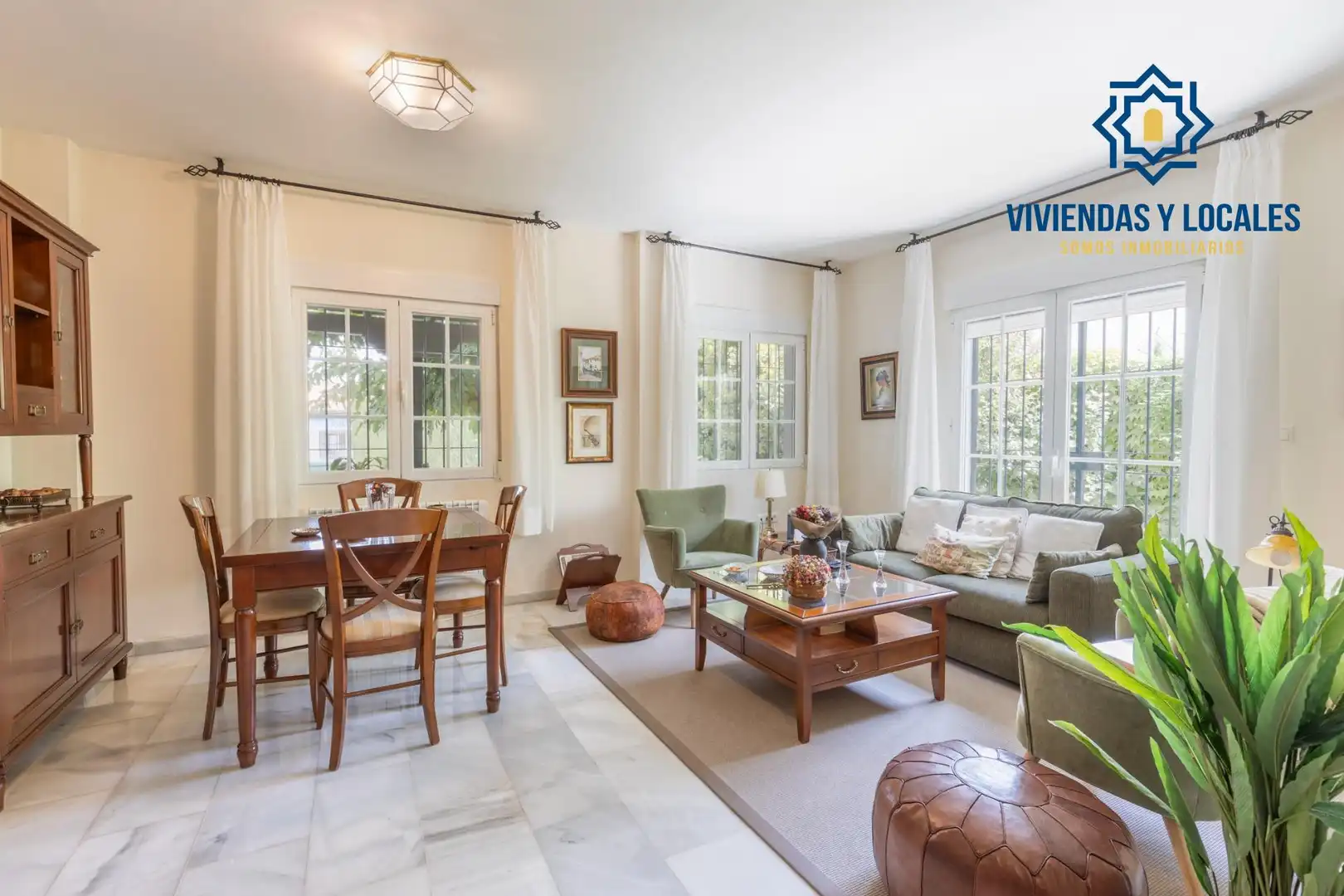 Sala de estar de Casa o chalet en venta en La Zubia con Aire acondicionado, Calefacción y Jardín privado