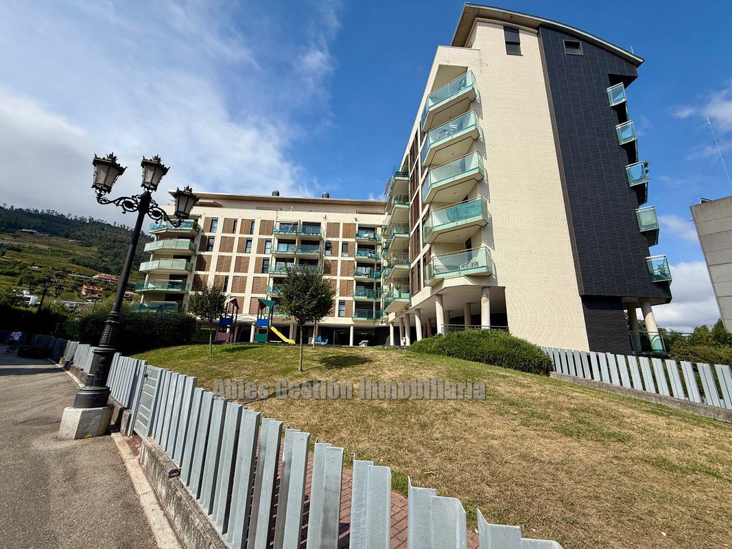 Vista exterior de Piso de alquiler en Oviedo  con Calefacción, Parquet y Terraza
