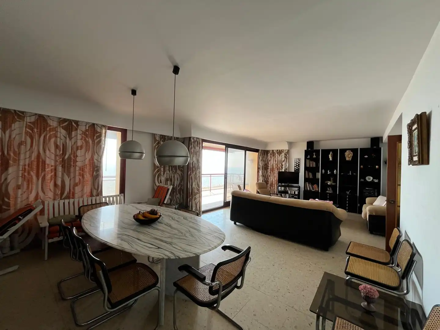 Sala de estar de Apartamento en venta en Gandia con Terraza, Amueblado y Piscina comunitaria