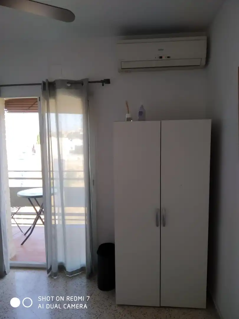 Habitación de Piso de alquiler en Granada con Terraza y Amueblado