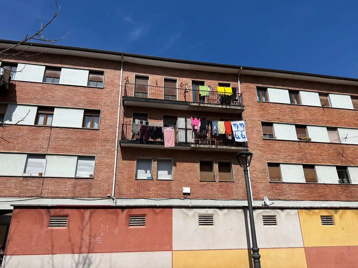Vista exterior de Piso en venta en San Martín del Rey Aurelio con Calefacción, Trastero y Balcón