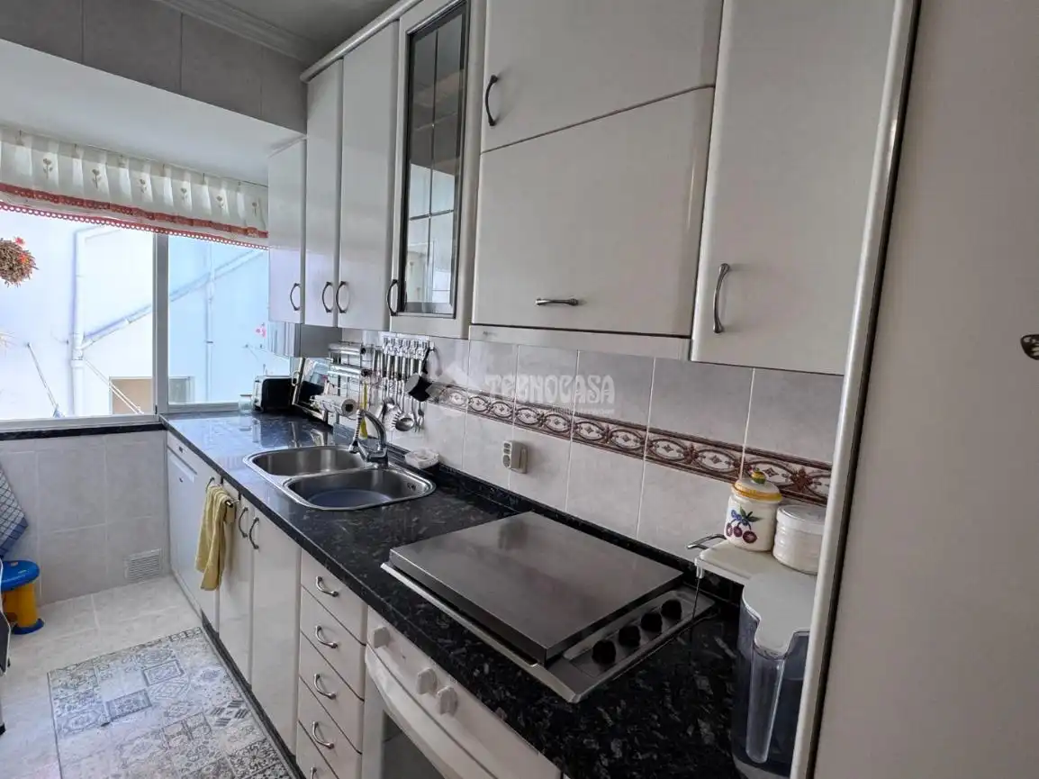 Cocina de Piso en venta en León Capital  con Calefacción, Parquet y Trastero