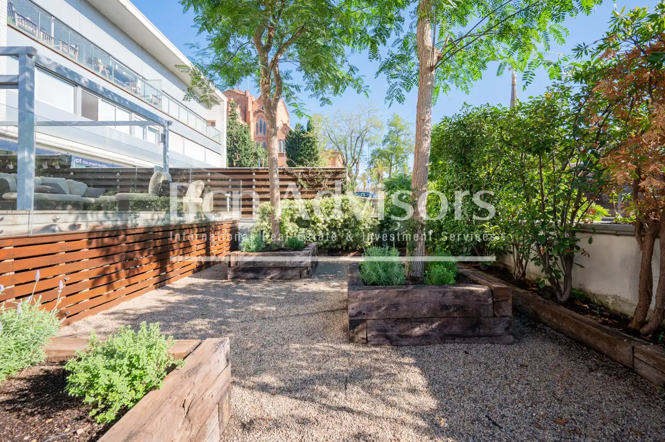Jardín de Casa o chalet en venta en Barcelona con Aire acondicionado, Calefacción y Jardín privado