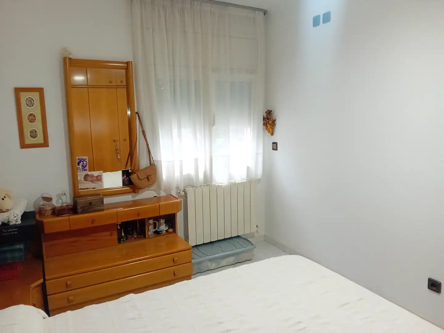 Habitación de Casa adosada en venta en Salt con Calefacción, Terraza y Trastero