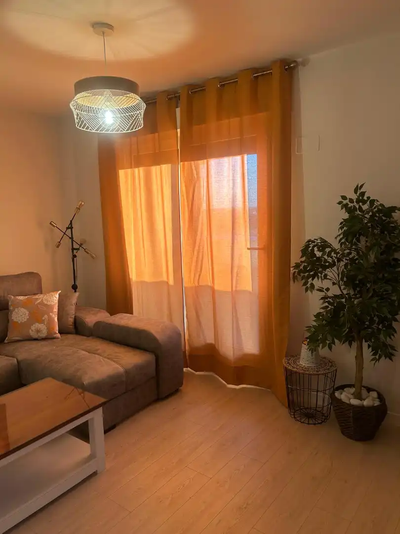 Sala de estar de Piso de alquiler en Dos Hermanas con Aire acondicionado, Terraza y Amueblado