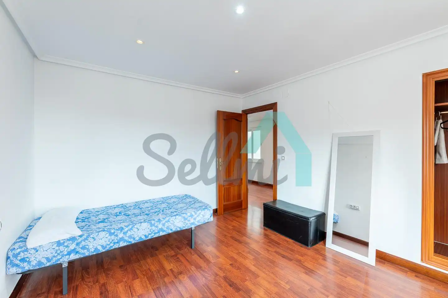 Habitación de Piso en venta en Oviedo  con Calefacción