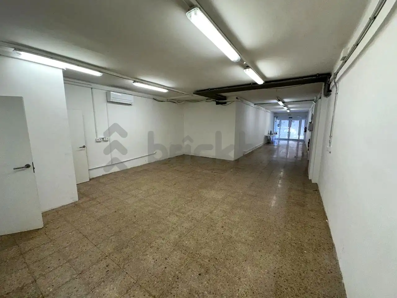 Commercial properties for sale in Barcelona  with Air Conditioner
