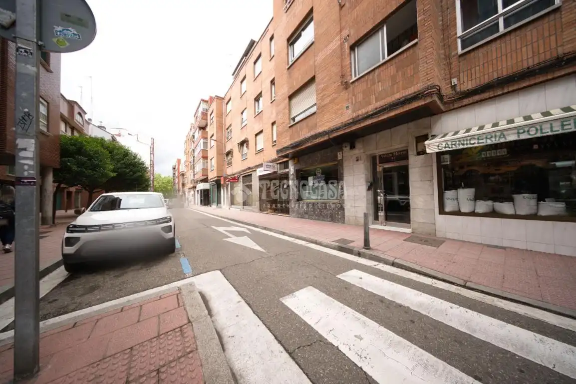 Vista exterior de Piso en venta en Valladolid con Calefacción y Parquet