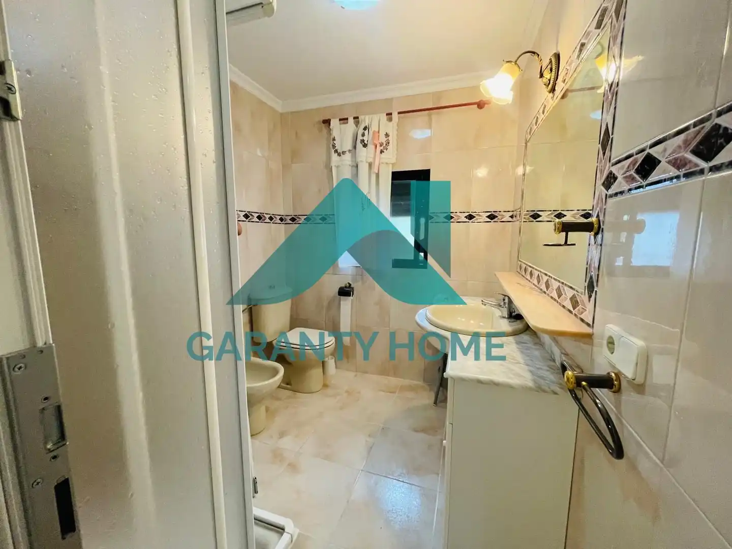 Bathroom of Houses for sale in Casar de Cáceres  with Air Conditioner, Private garden and Terrace