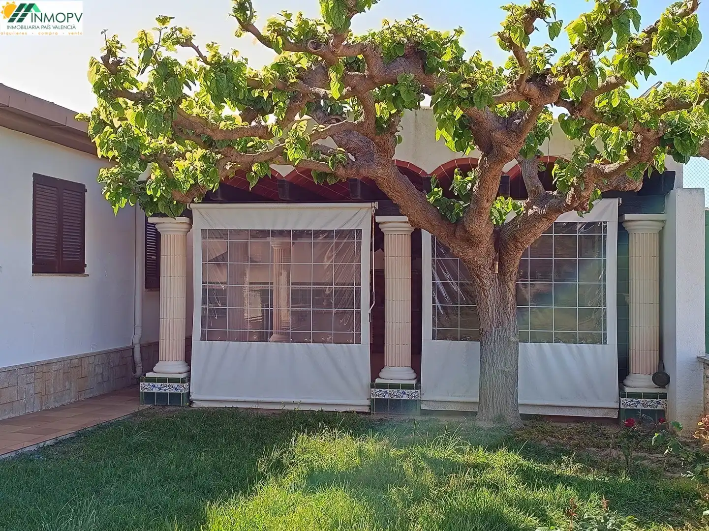 Vista exterior de Casa o xalet en venda en Vinaròs amb Jardí privat, Terrassa i Traster