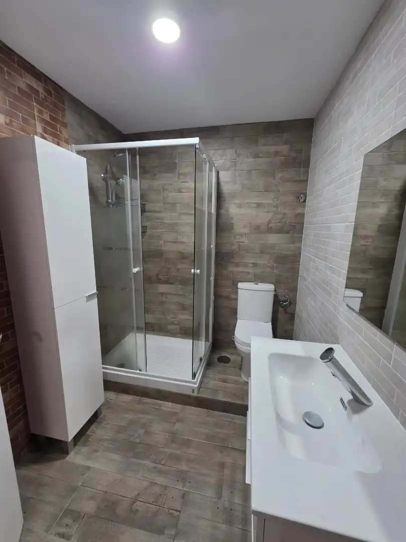 Bathroom of Flat for rent in Ferrol  with Air Conditioner, Heating and Furnished