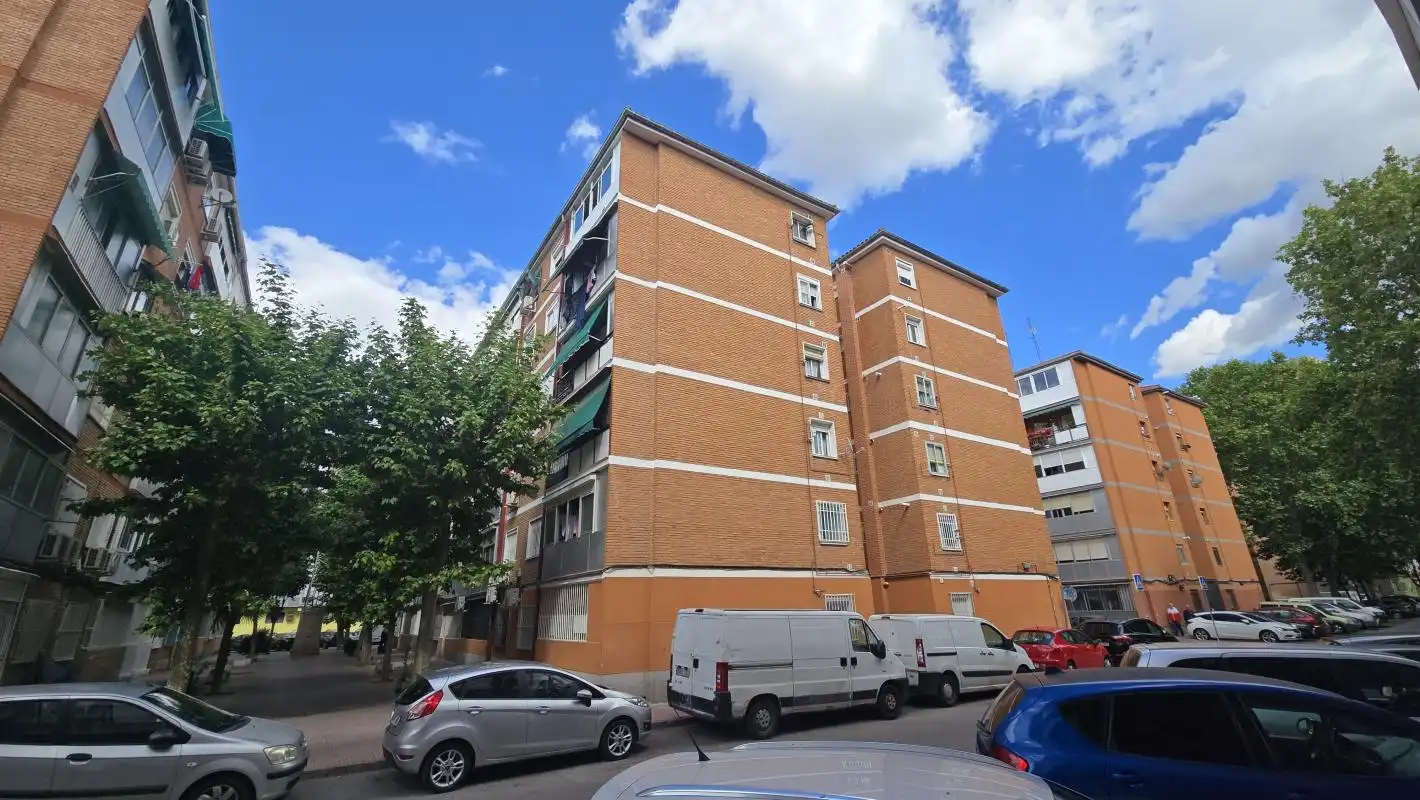 Vista exterior de Planta baixa en venda en Alcalá de Henares amb Calefacció, Terrassa i Balcó