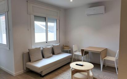 Living room of Flat for sale in  Barcelona Capital  with Air Conditioner and Parquet flooring