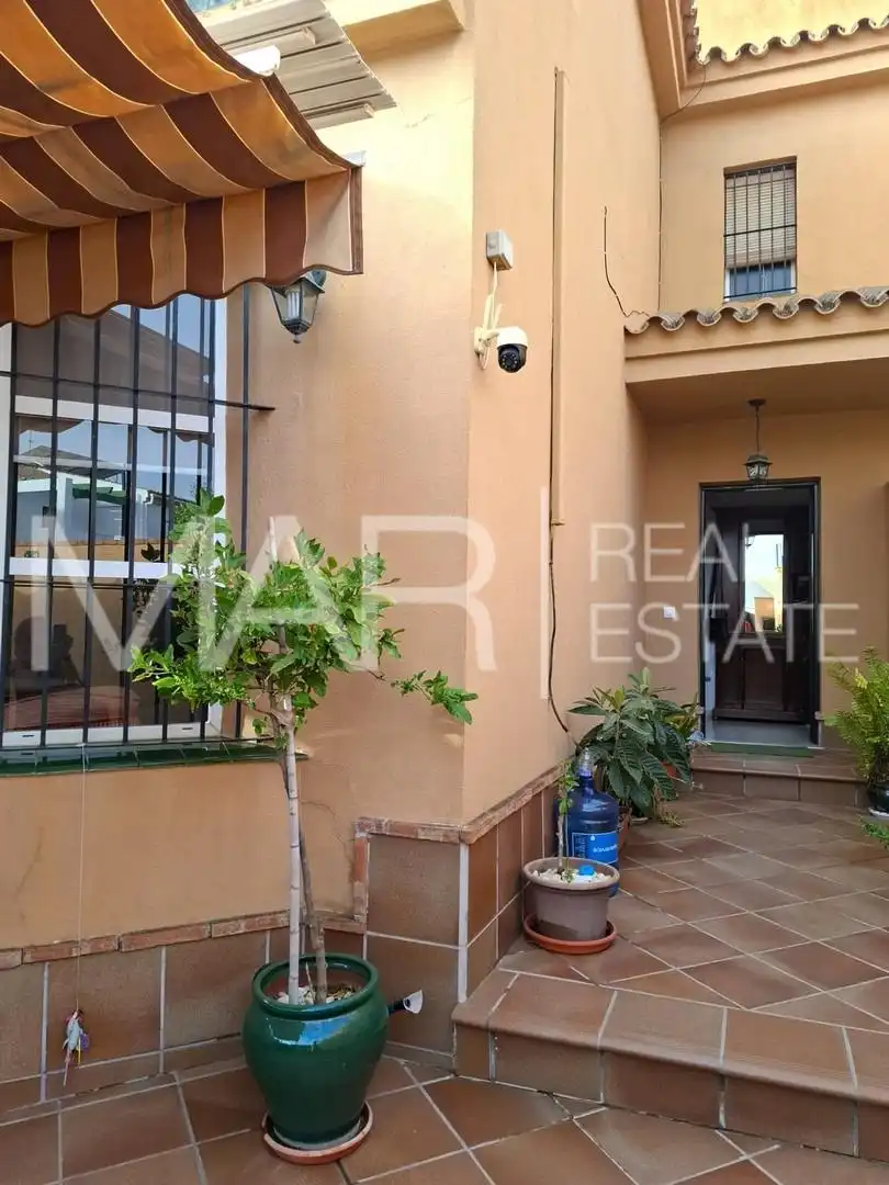 Jardín de Casa adosada en venta en Chiclana de la Frontera con Aire acondicionado y Balcón