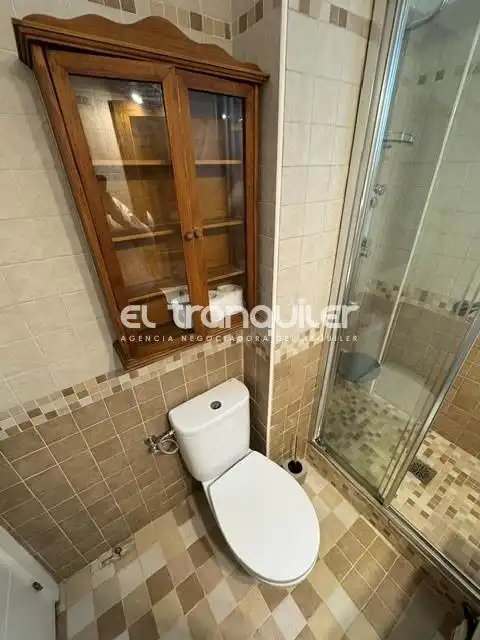 Badezimmer von Wohnung zur Miete in Leganés mit Möbliert und Waschmaschine