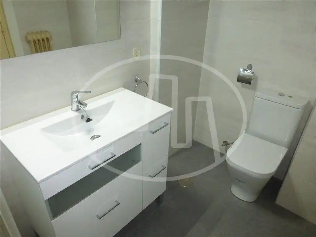 Flat for rent in Calle Río Ega, Azpilañaga