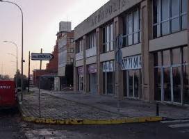 Local comercial en Alquiler en C/ Averroes en Urbadiez - Entrepuentes