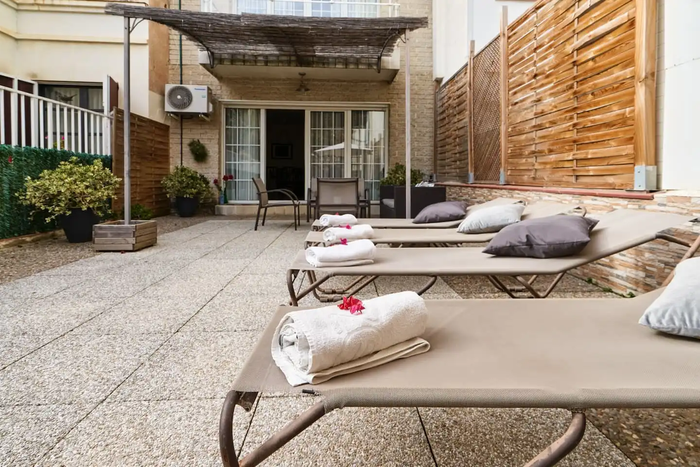 Terrassa de Casa adosada en venda en Calella amb Aire condicionat, Calefacció i Jardí privat