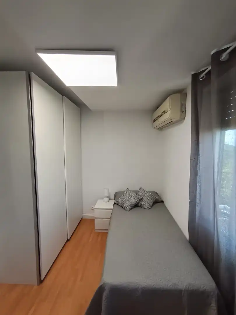 Habitación de Piso para compartir en Madrid con Amueblado, Lavadora y Microondas