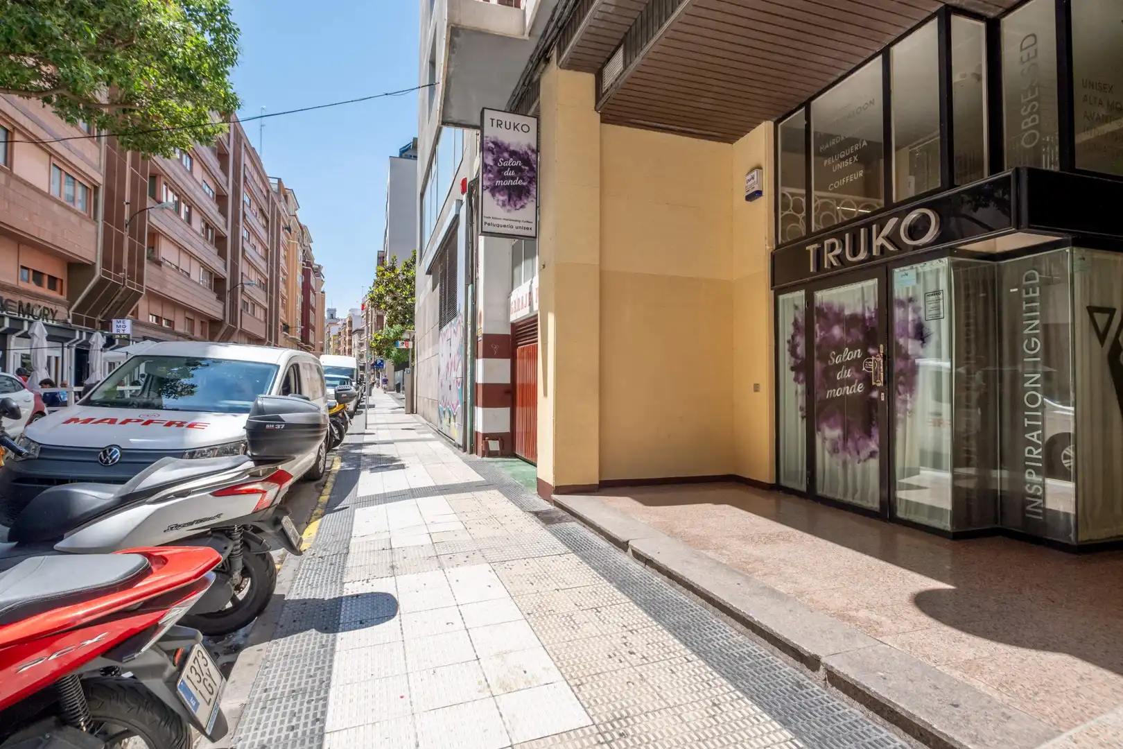 Exterior view of Commercial properties for sale in Zaragoza