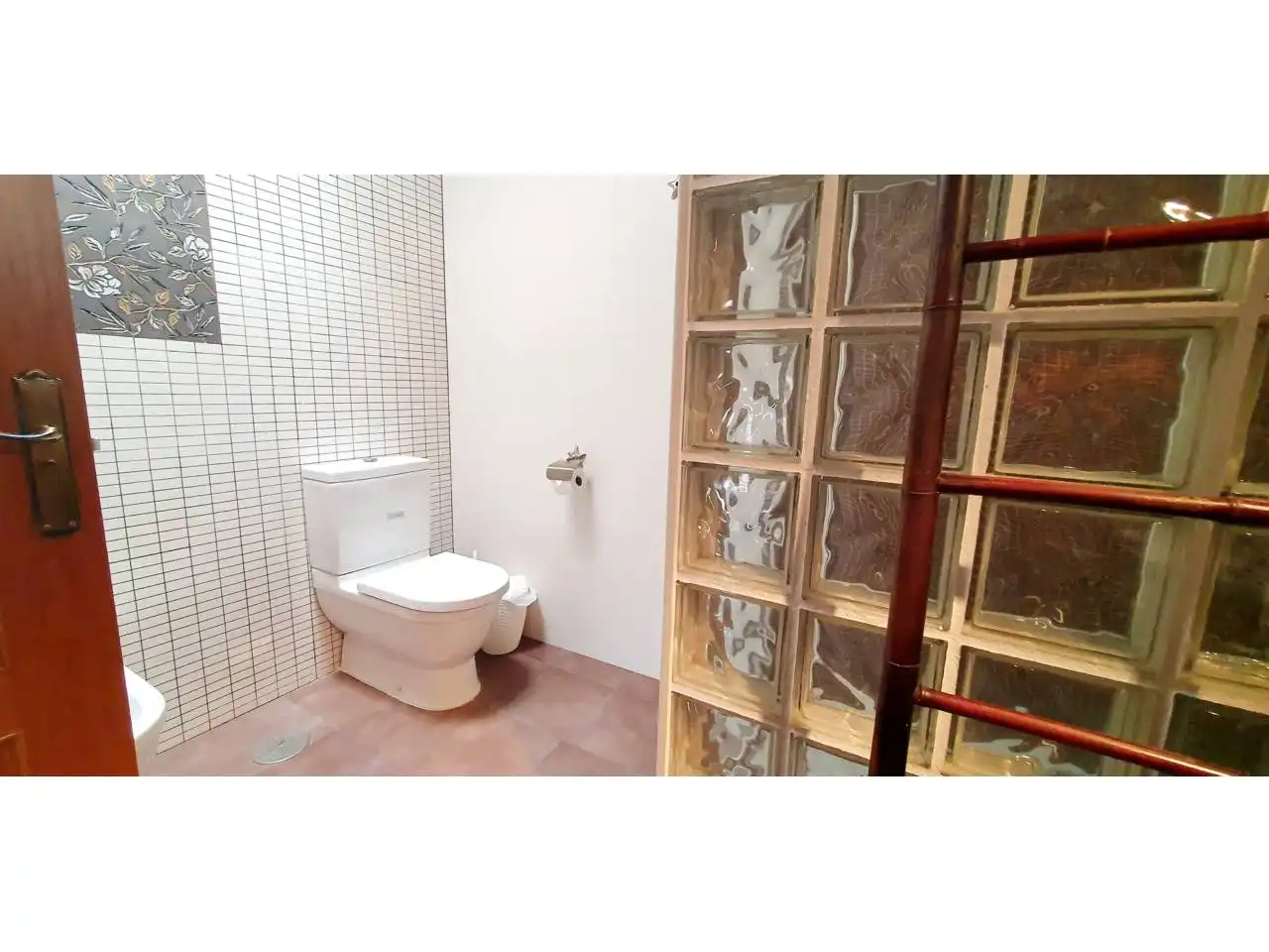 Baño de Casa adosada en venta en Roquetas de Mar con Aire acondicionado, Calefacción y Jardín privado