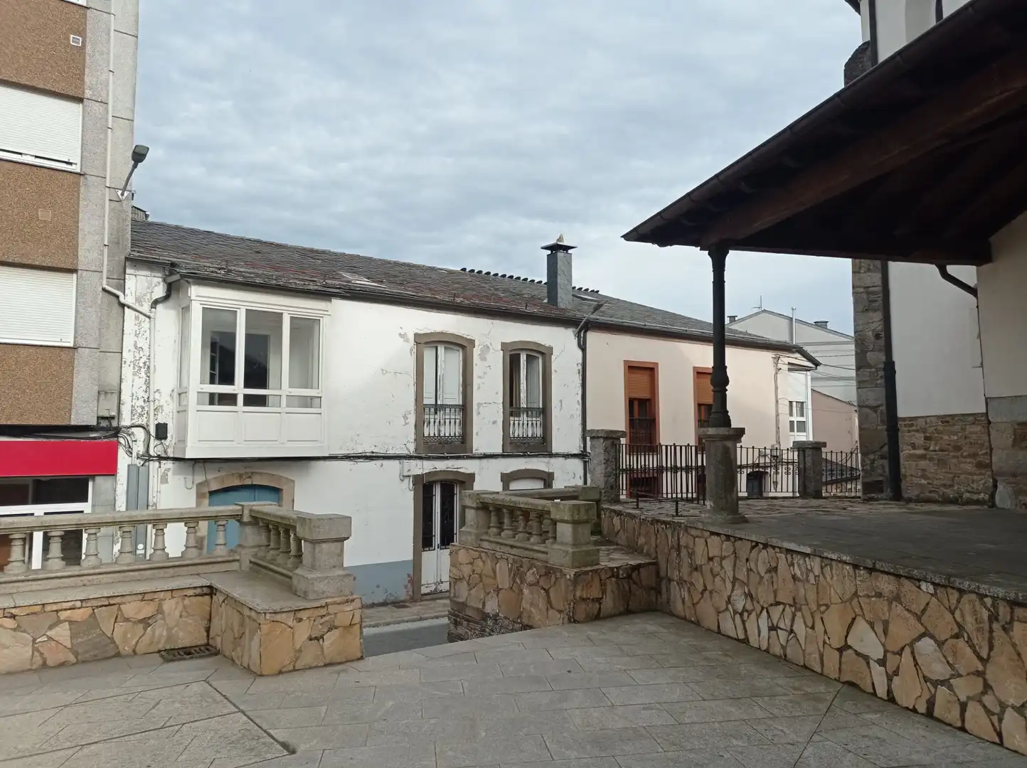 Vista exterior de Casa adosada en venda en A Fonsagrada  amb Jardí privat, Moblat i Balcó