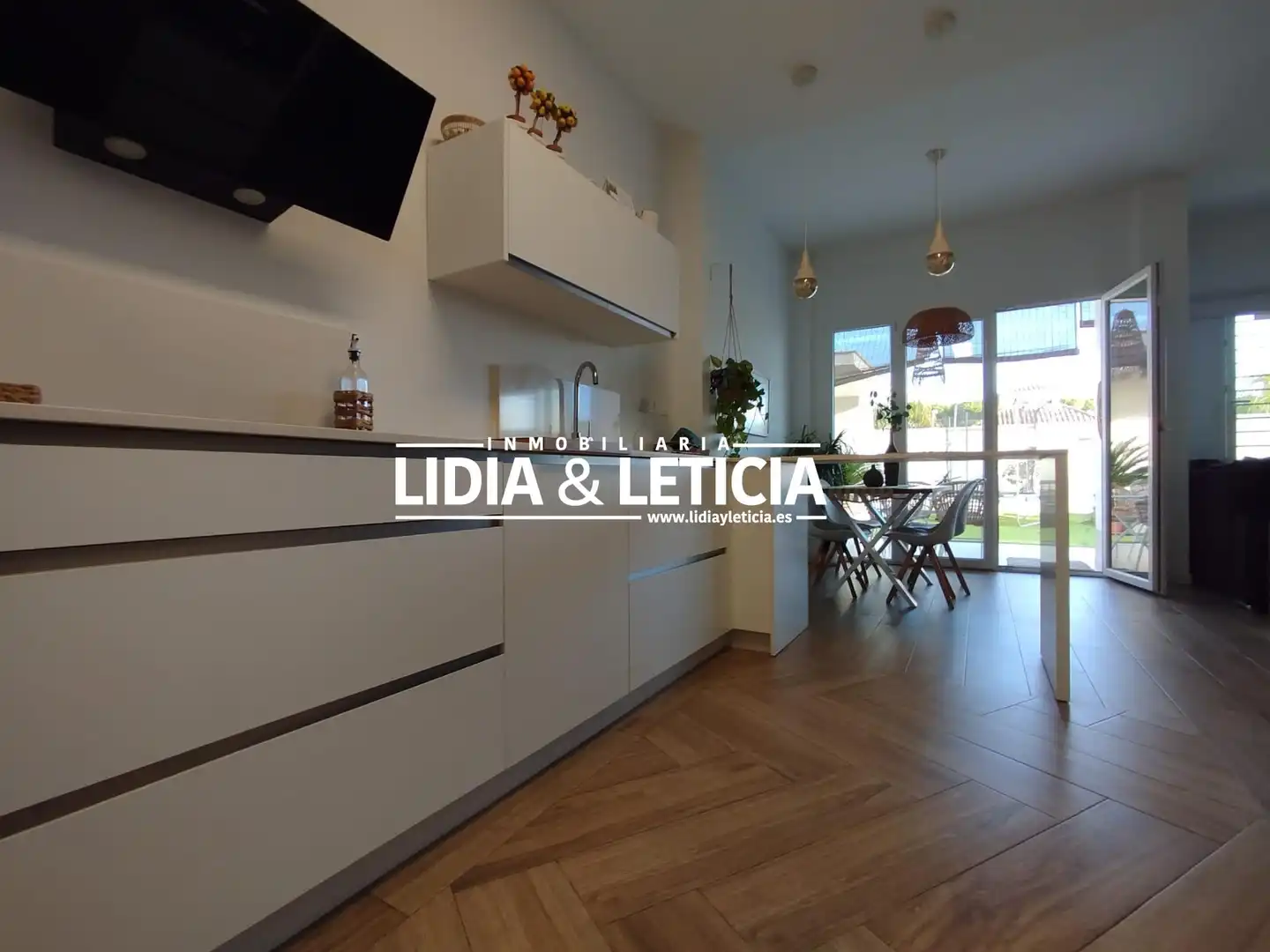 Kitchen of Houses for sale in Alcalá de Guadaira  with Air Conditioner, Private garden and Swimming Pool