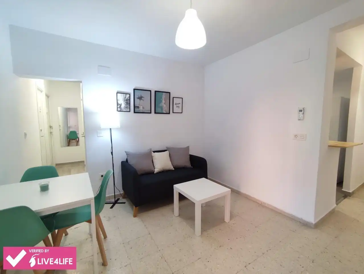Sala d'estar de Pis en venda en Granada amb Aire condicionat i Moblat