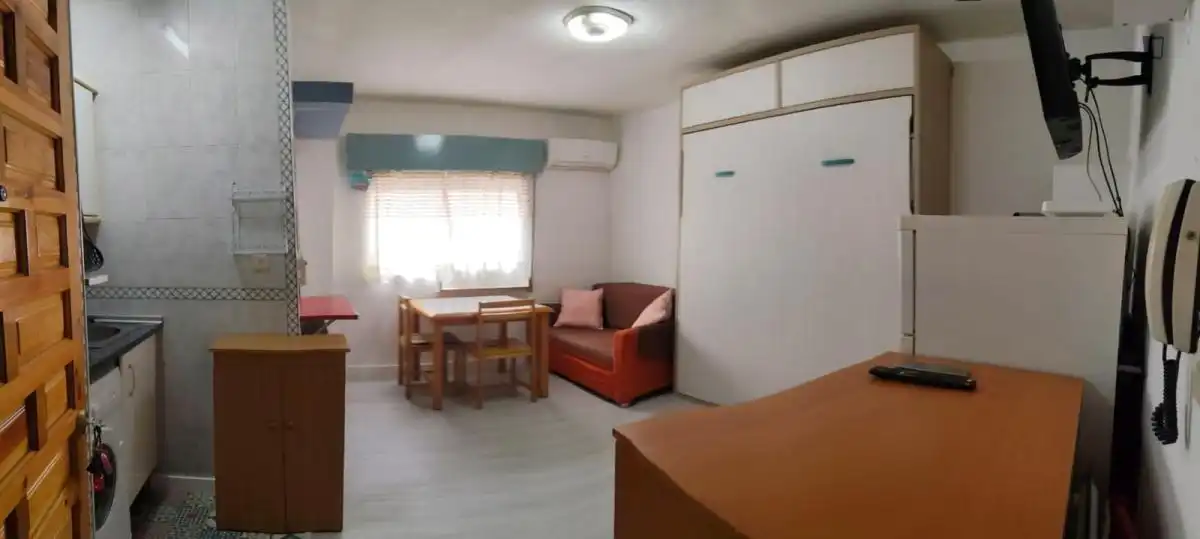 Habitación de Estudio de alquiler en Granada con Aire acondicionado, Calefacción y Amueblado