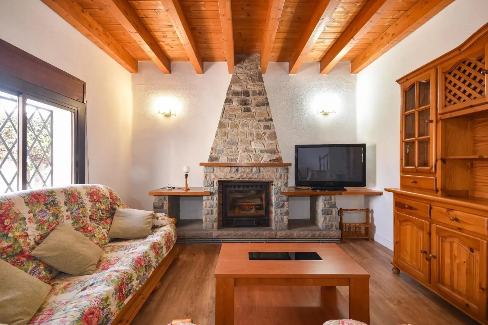 Sala de estar de Casa o chalet en venta en Santa Perpètua de Mogoda con Aire acondicionado, Calefacción y Jardín privado
