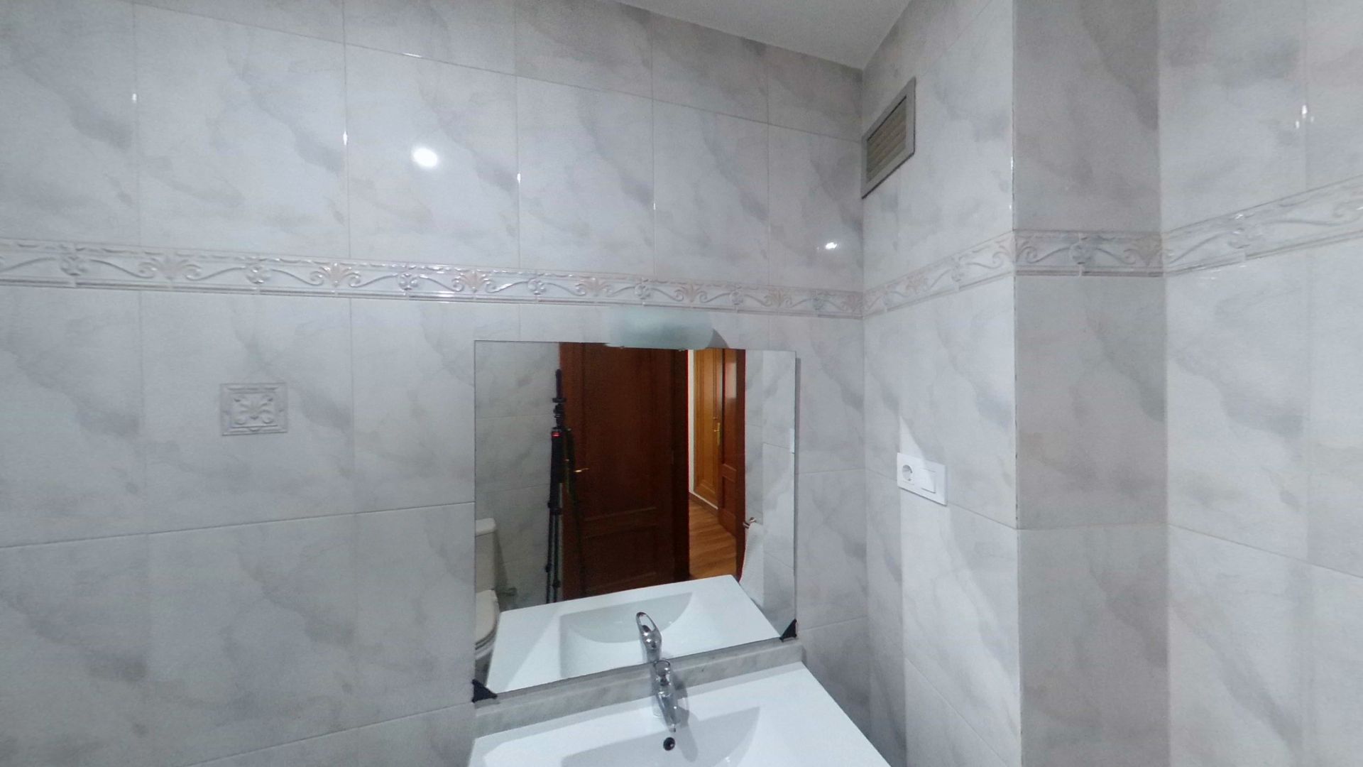 Bany de Pis de lloguer en  Madrid Capital amb Aire condicionat, Calefacció i Moblat